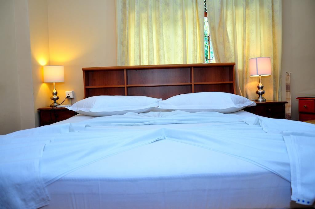 French Garden Tourist Rest Hotel Anuradhapura Room photo