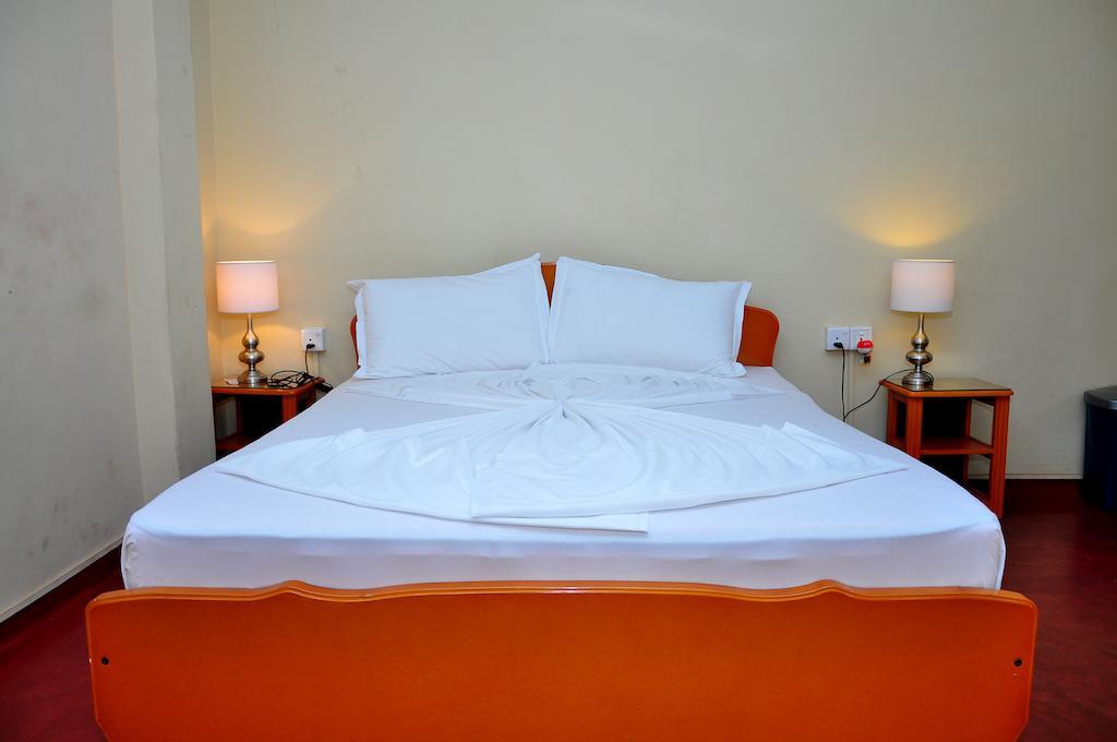 French Garden Tourist Rest Hotel Anuradhapura Room photo