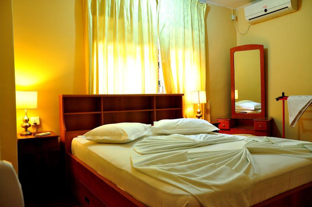 French Garden Tourist Rest Hotel Anuradhapura Room photo