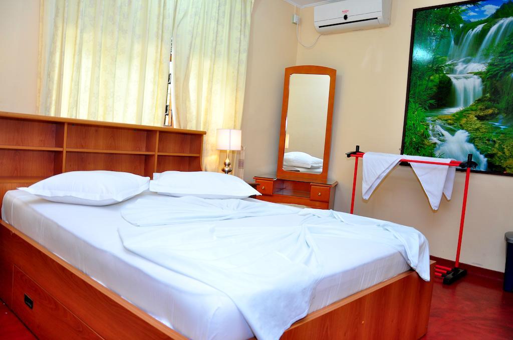 French Garden Tourist Rest Hotel Anuradhapura Room photo