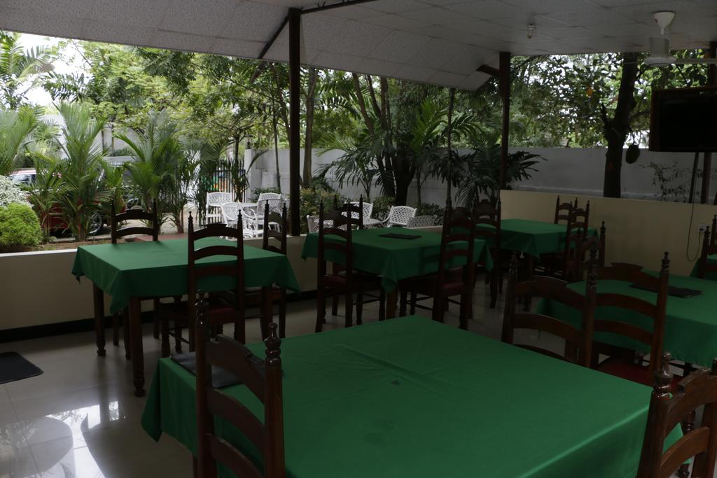 French Garden Tourist Rest Hotel Anuradhapura Exterior photo