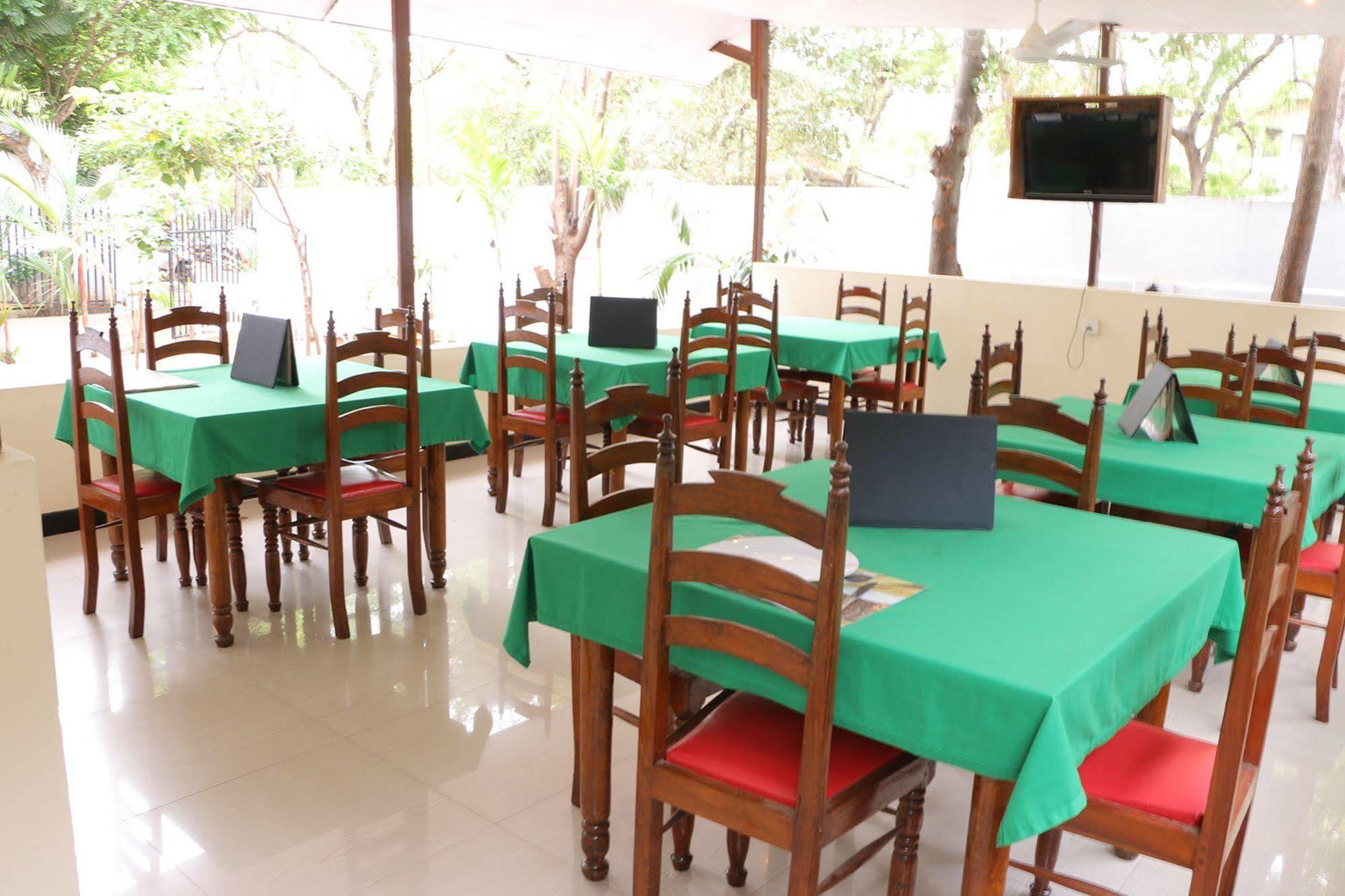 French Garden Tourist Rest Hotel Anuradhapura Exterior photo